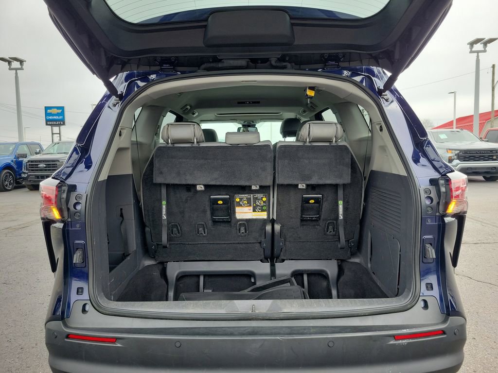 Used 2022 Toyota Sienna XLE image 10