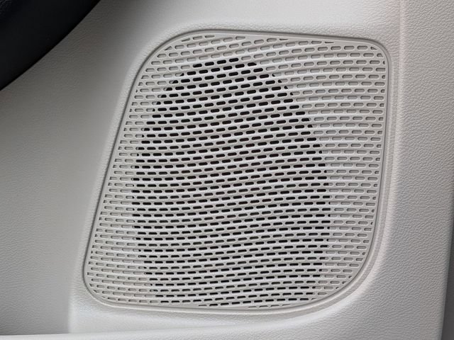 Used 2024 Chrysler Pacifica Touring-L FWD image 16
