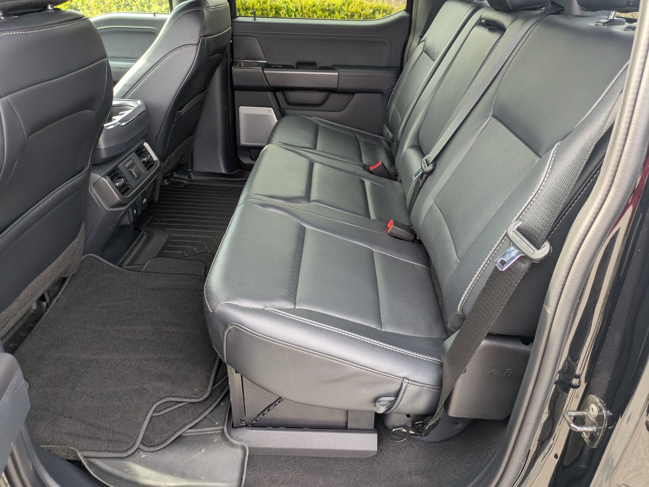 Certified 2024 Ford F150 Lariat w/ Equipment Group 502A High image 36