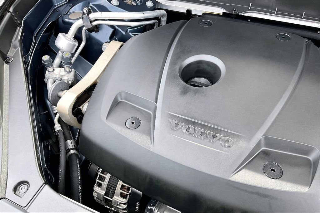 Used 2022 Volvo XC90 T6 Momentum w/ Advanced Package image 32