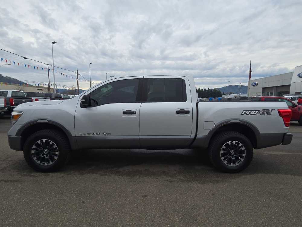 Used 2018 Nissan Titan PRO-4X image 2