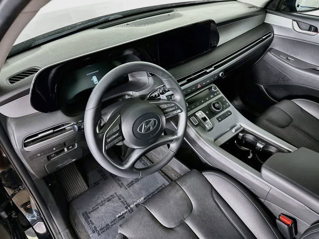 Used 2023 Hyundai Palisade SEL FWD image 2
