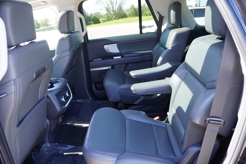 Certified 2025 Ford Expedition Active AWD/4WD image 18