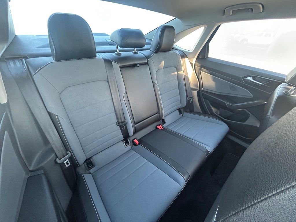 Used 2025 Volkswagen Jetta SE image 27