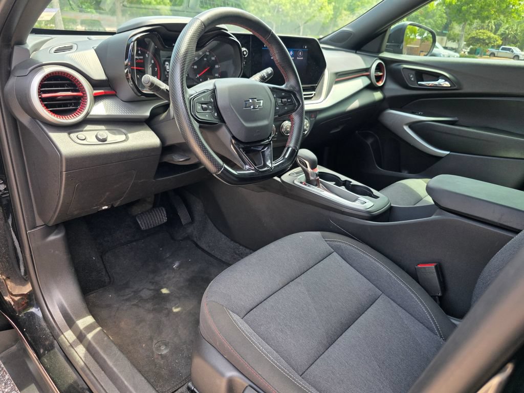 Used 2024 Chevrolet Trax RS FWD image 11