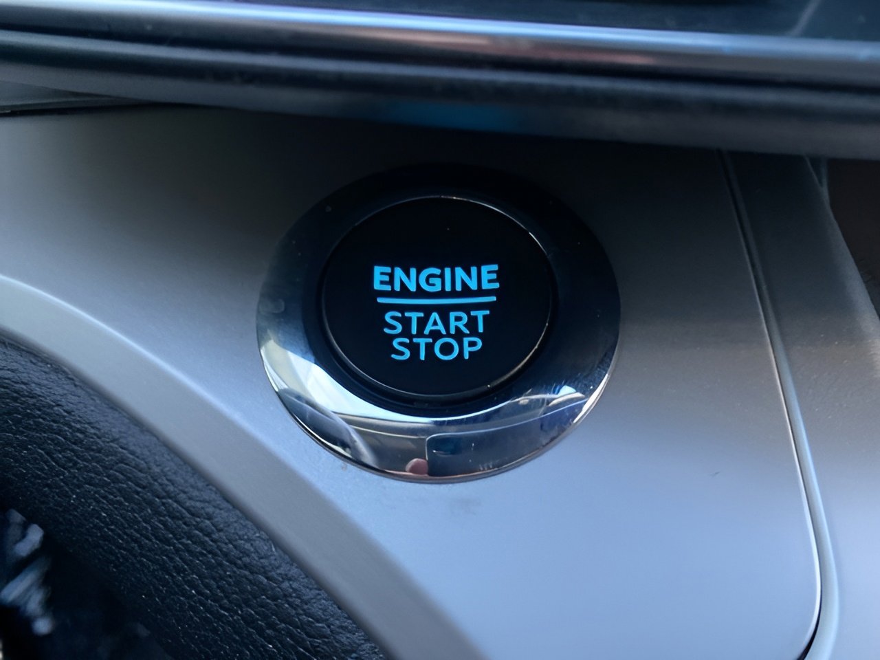 Certified 2022 Ford Explorer XLT w/ Equipment Group 202A image 22