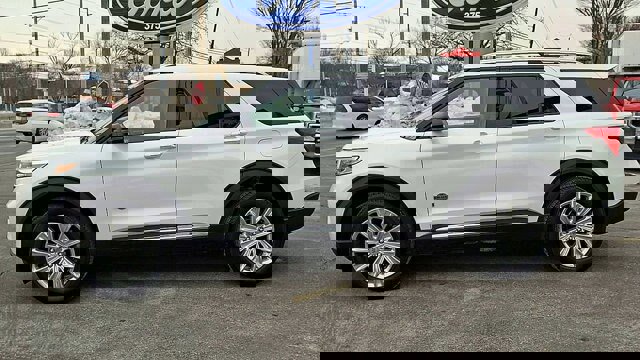 Certified 2022 Ford Explorer King Ranch w/ Technology Package image 3