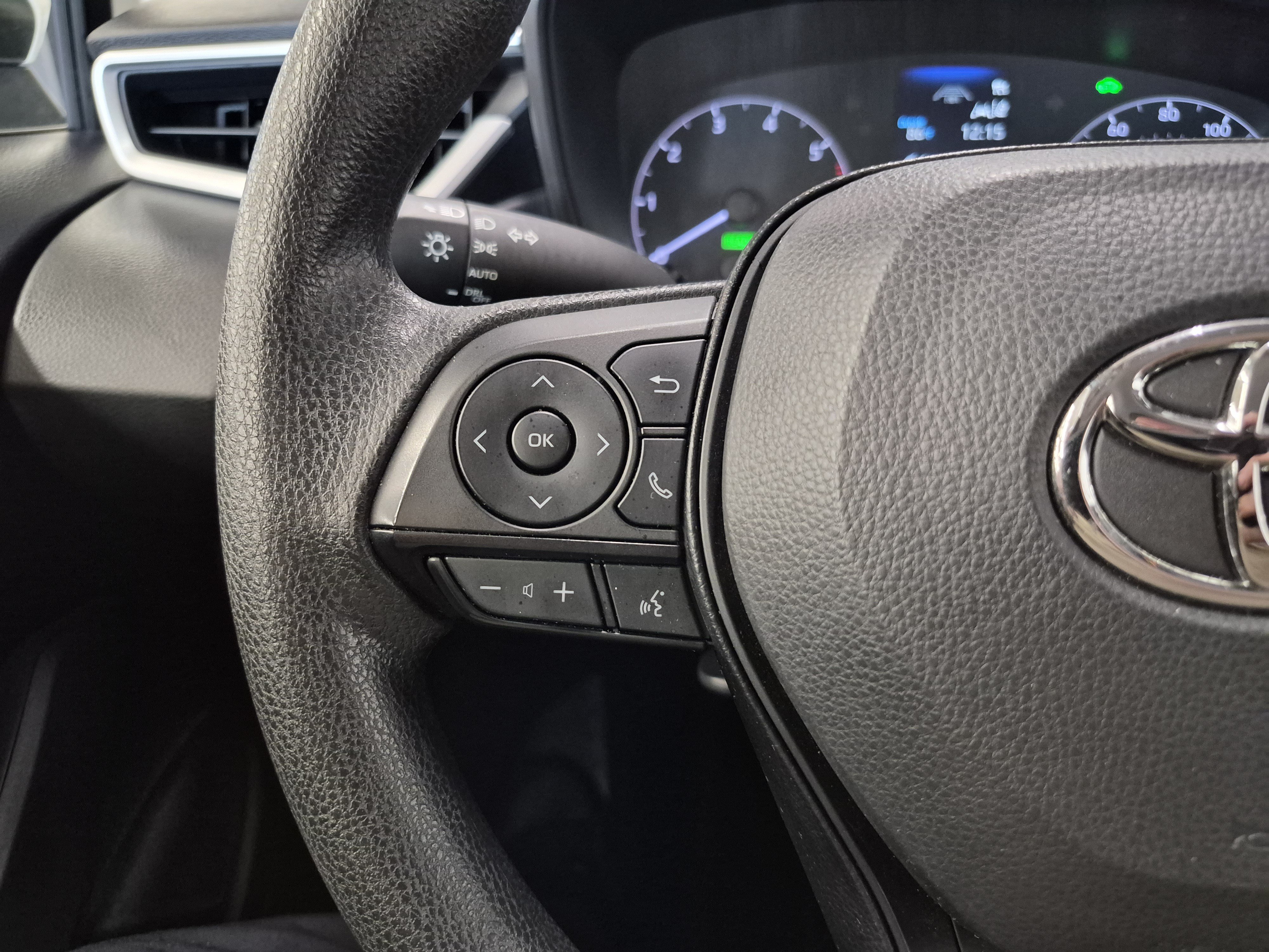 Used 2025 Toyota Corolla LE FWD image 21