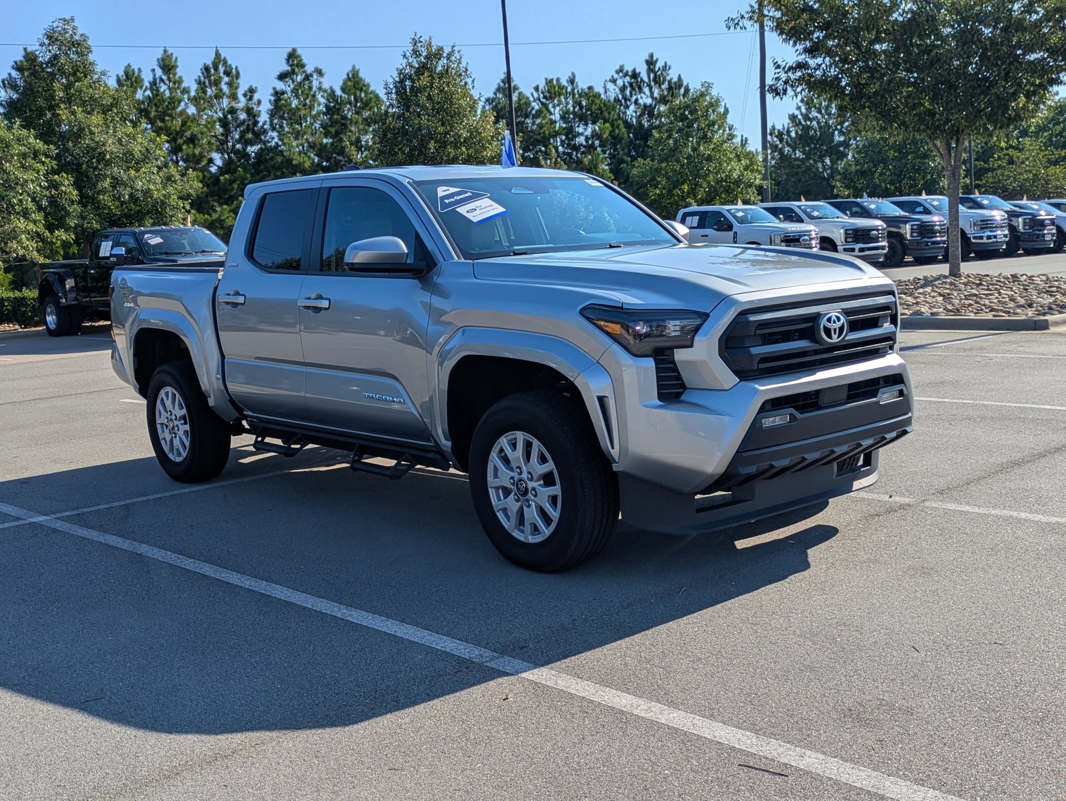 Used 2025 Toyota Tacoma SR5 AWD/4WD image 2