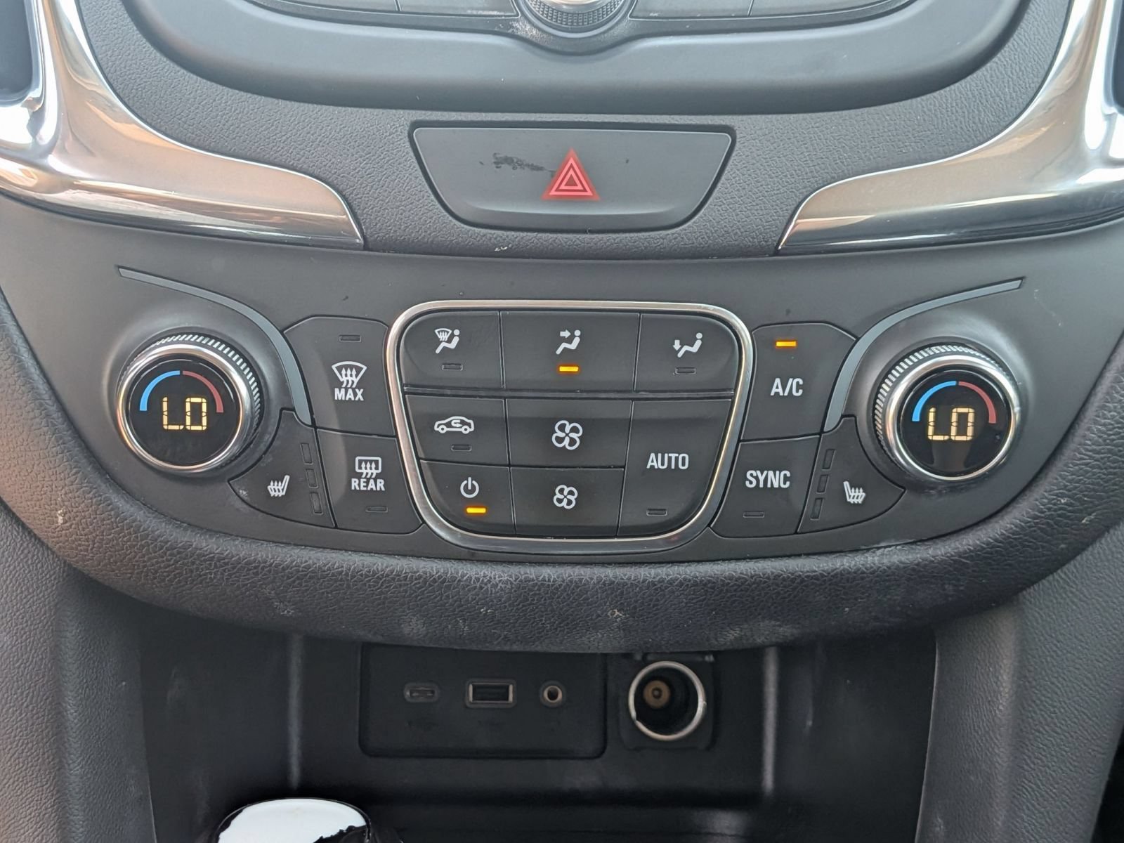 Used 2020 Chevrolet Equinox LT FWD image 22