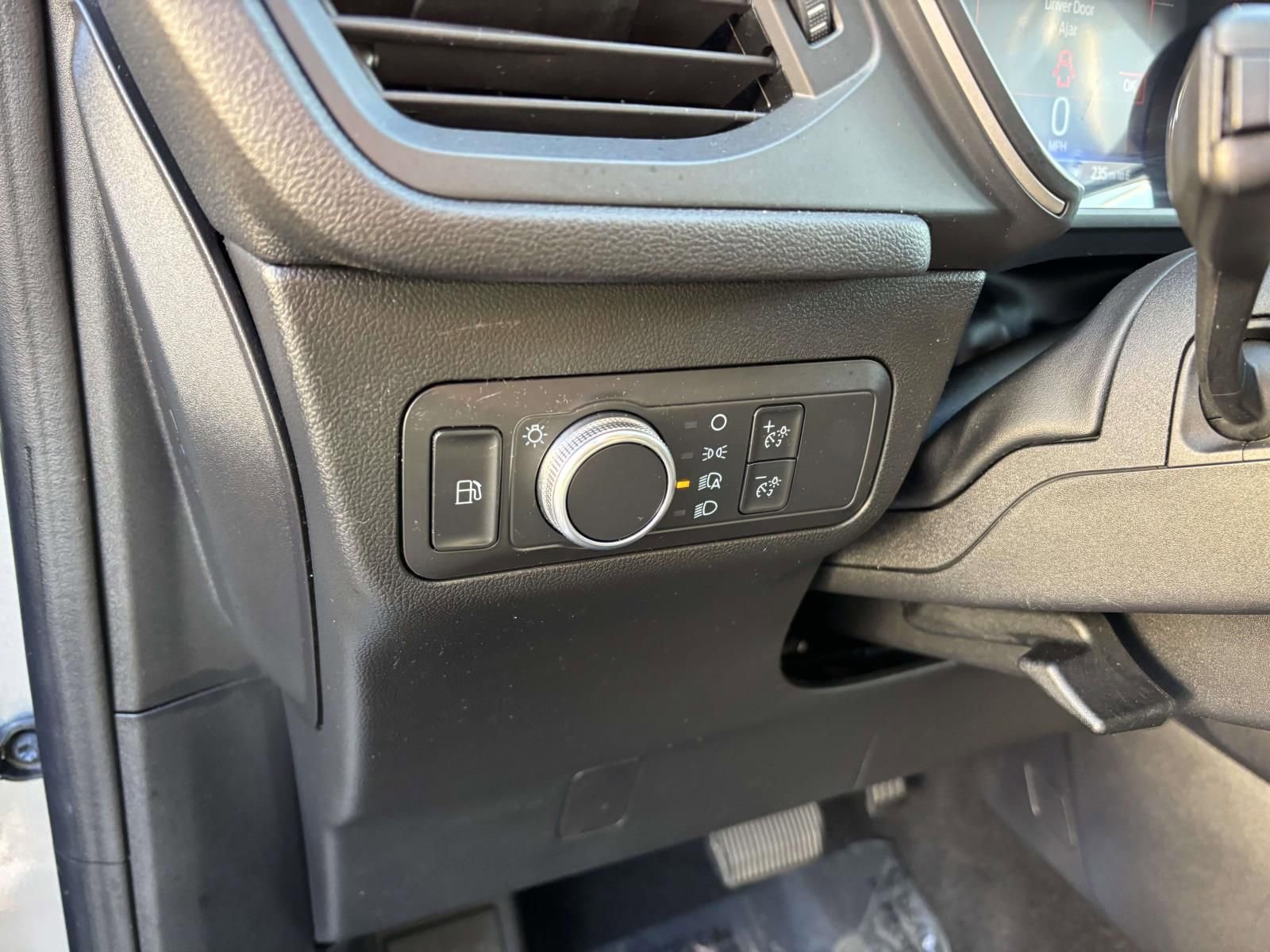 Certified 2022 Ford Escape SE w/ SE Sport Appearance Package image 16