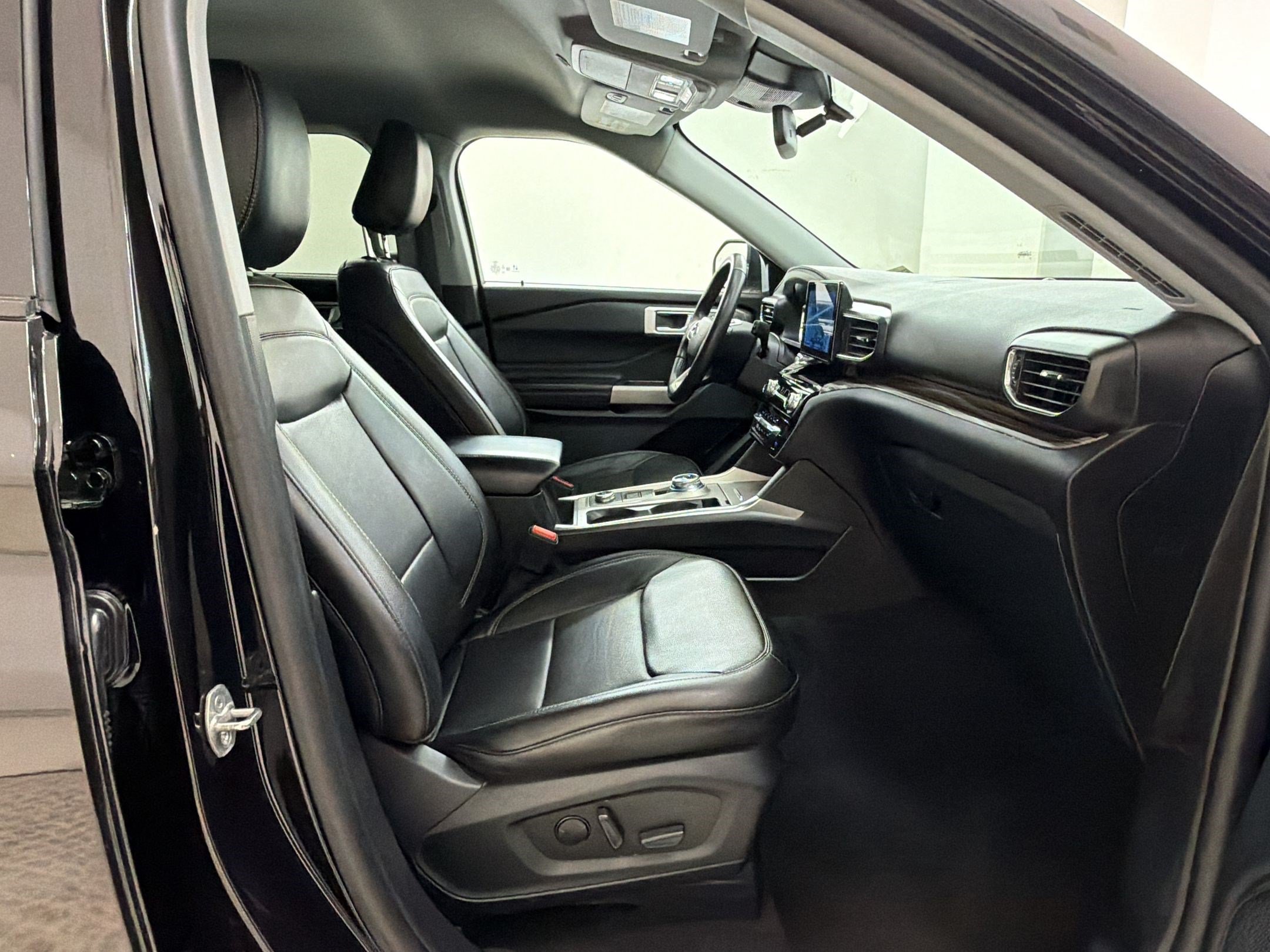 Certified 2024 Ford Explorer Limited AWD/4WD image 25