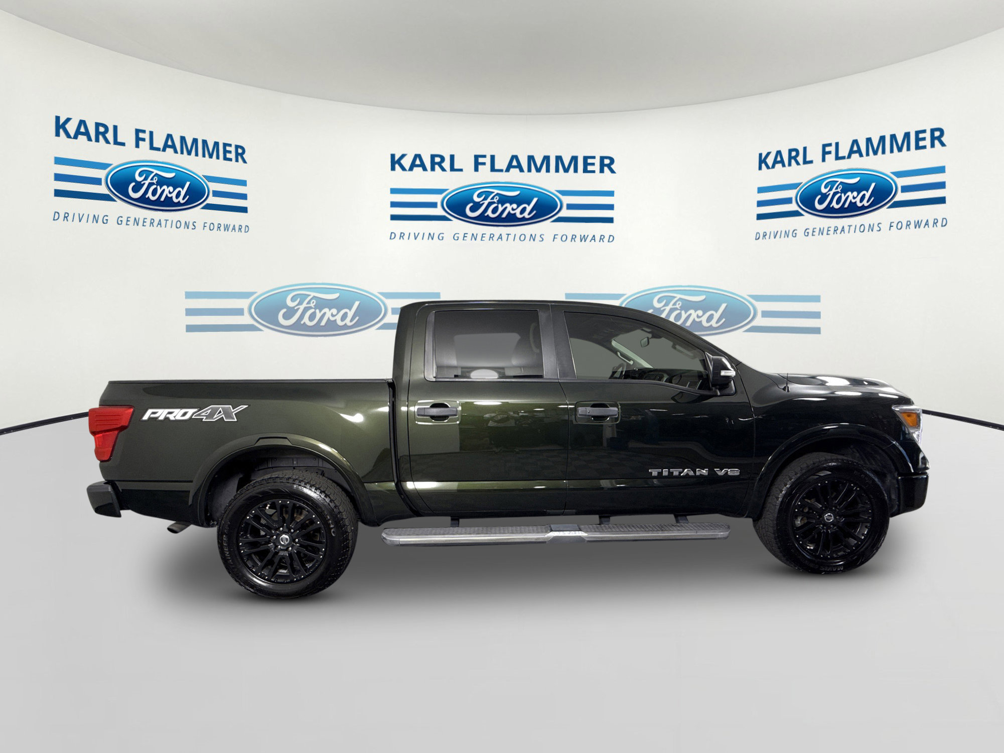 Used 2019 Nissan Titan PRO-4X image 2