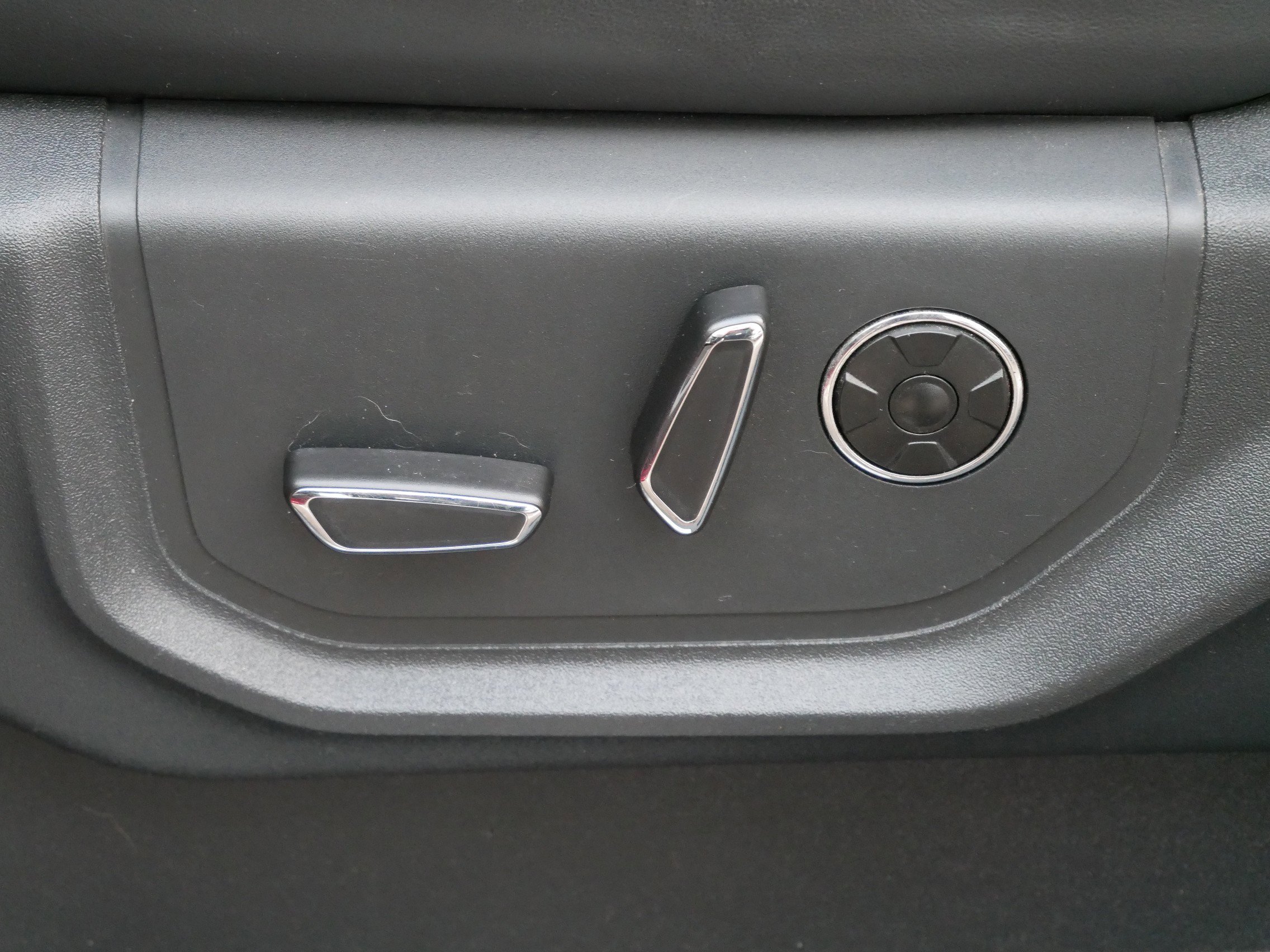 Certified 2022 Ford F350 Platinum w/ FX4 Off-Road Package image 11