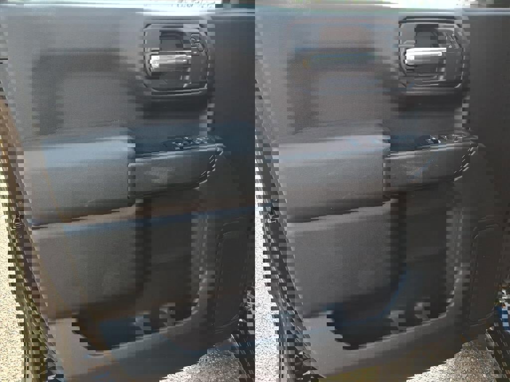 Used 2019 Chevrolet Silverado 1500 Custom w/ Custom Value Package image 14