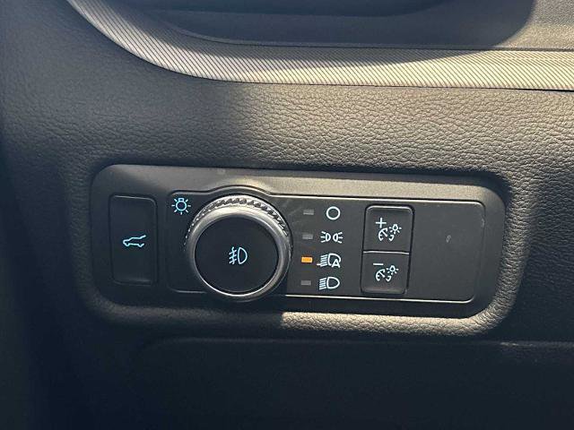 Certified 2022 Ford Explorer XLT w/ Equipment Group 202A image 18