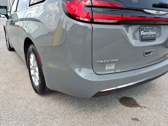 Used 2025 Chrysler Pacifica Select FWD image 19