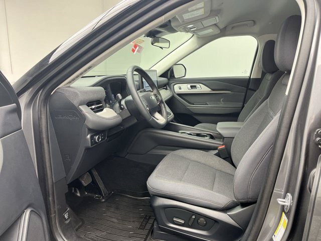 Certified 2025 Ford Explorer Active AWD/4WD image 3