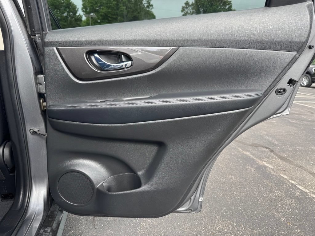 Used 2019 Nissan Rogue SV w/ Premium Package AWD/4WD image 19