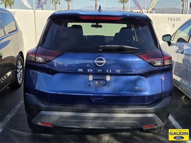 Used 2023 Nissan Rogue SV image 2