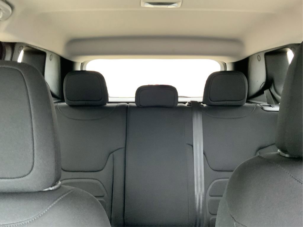 Used 2018 Jeep Renegade Latitude w/ Cold Weather Group AWD/4WD image 16