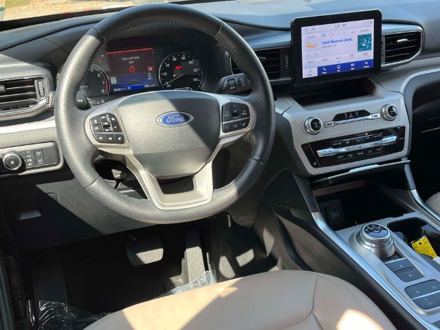 Certified 2024 Ford Explorer XLT w/ Equipment Group 202A RWD image 14