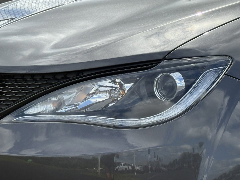 Used 2020 Chrysler Pacifica Touring-L Plus image 50