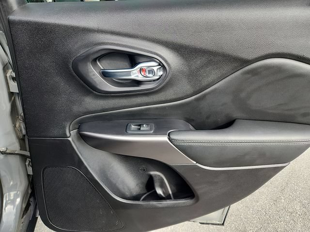 Used 2020 Jeep Cherokee Limited AWD/4WD image 30