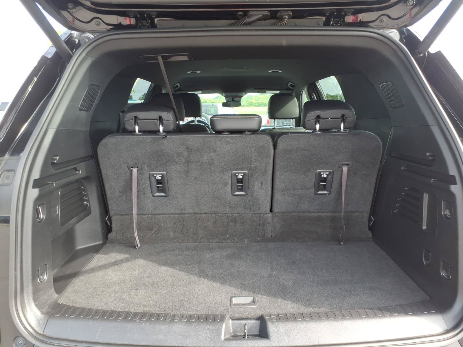 Used 2025 Chevrolet Traverse LT FWD image 17