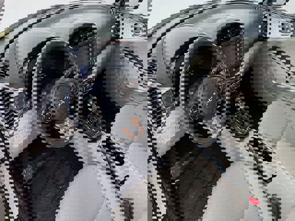 Used 2023 Kia Soul LX image 9