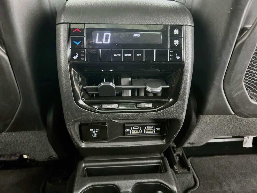 Used 2023 Jeep Grand Cherokee L Limited AWD/4WD image 30