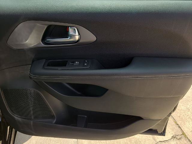Used 2026 Chrysler Pacifica Select FWD image 8