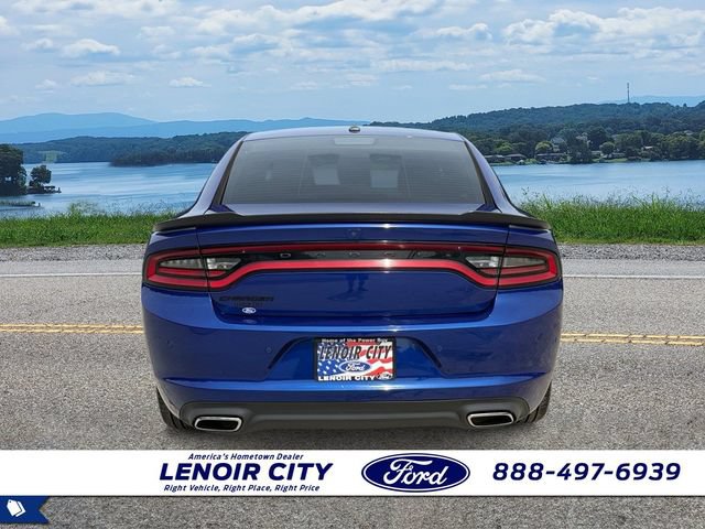 Used 2022 Dodge Charger SXT w/ Blacktop Package RWD image 4