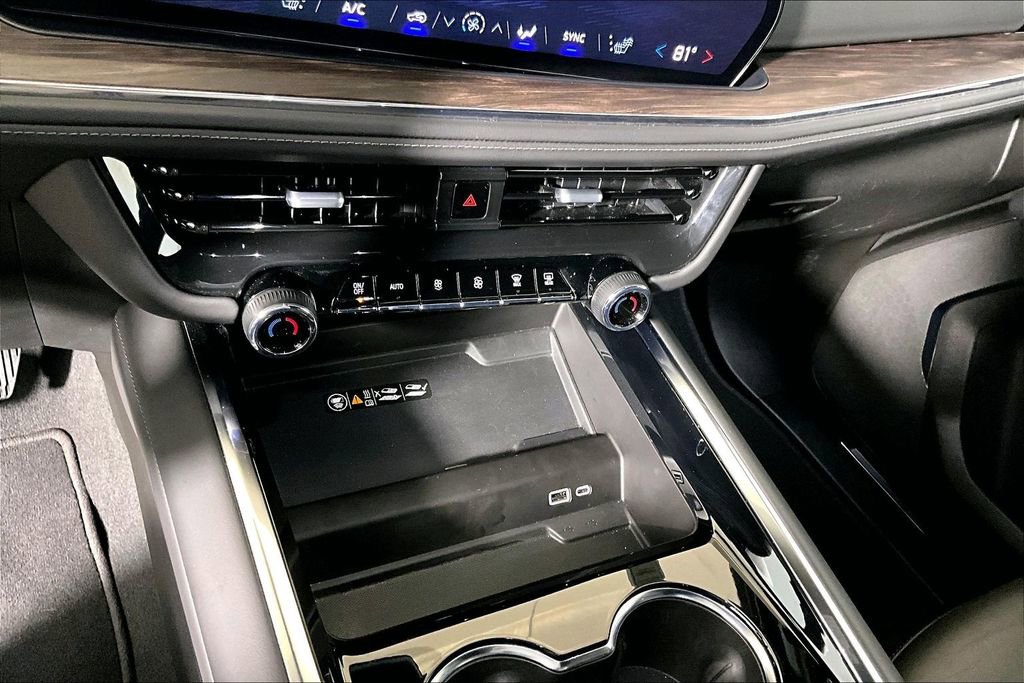 Used 2025 Chevrolet Suburban Z71 image 26