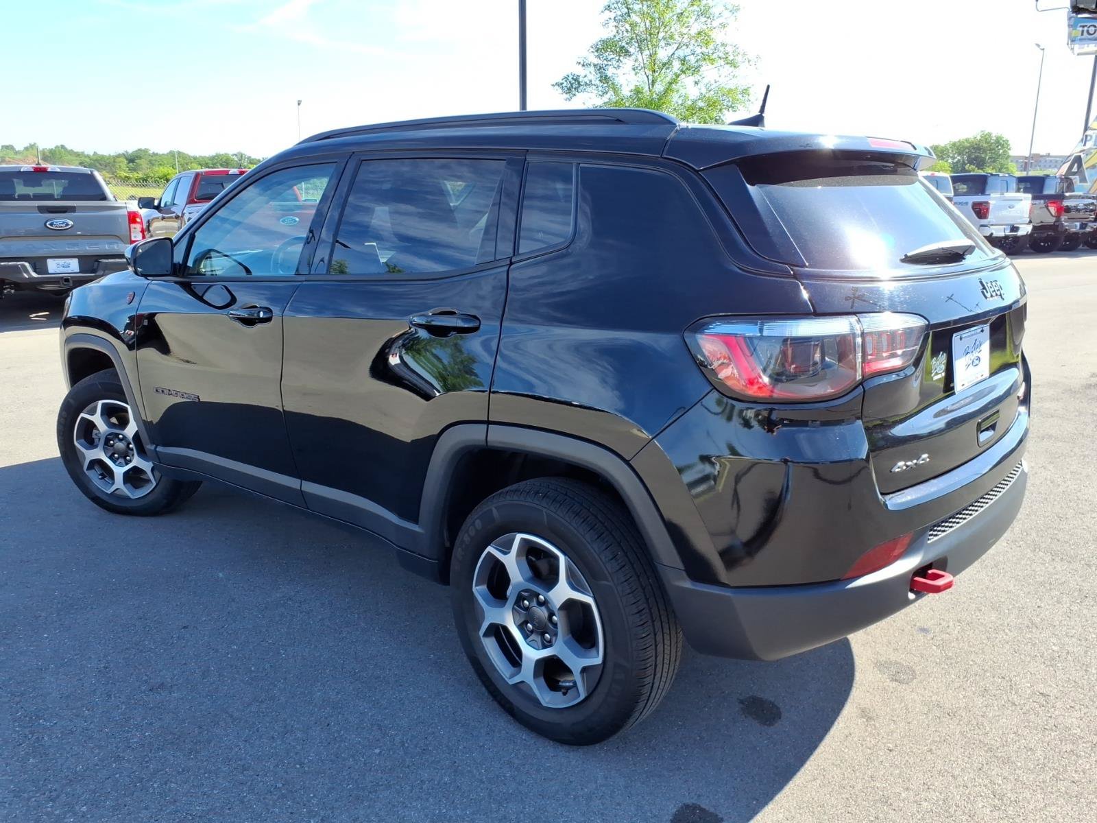 Used 2022 Jeep Compass Trailhawk w/ Trailhawk Convenience Group AWD/4WD image 5