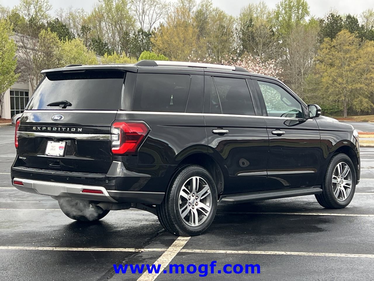 Certified 2024 Ford Expedition Limited image 3