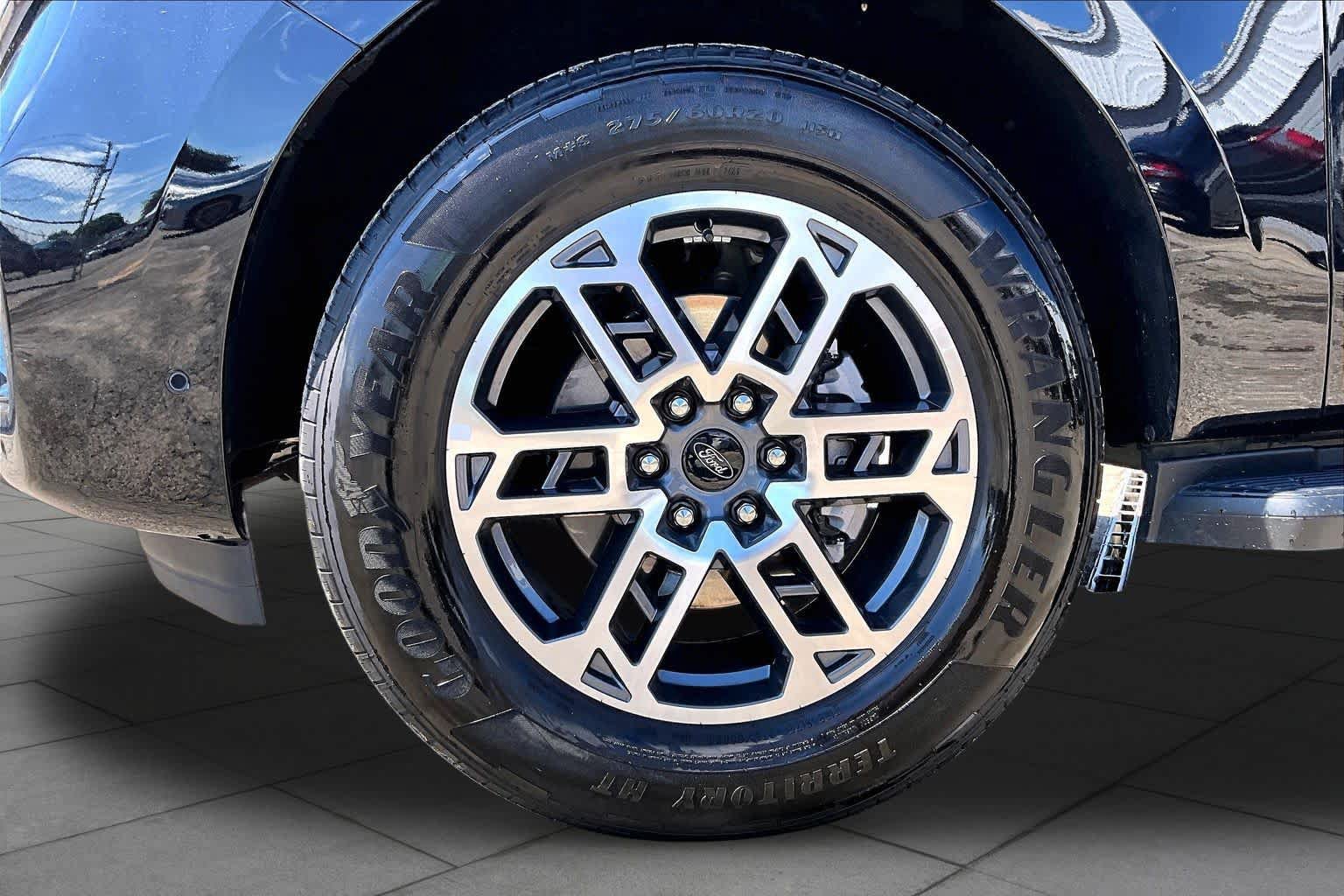 Certified 2025 Ford Expedition Active RWD image 13