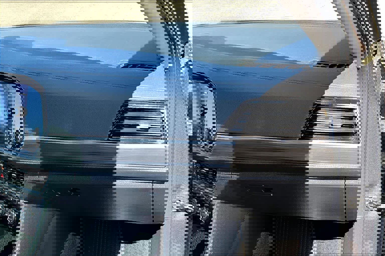 Used 2019 Volkswagen Jetta SEL w/ Cold Weather Package image 19