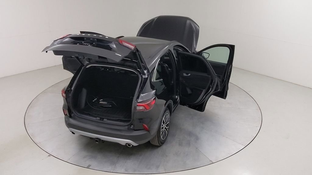 Certified 2025 Ford Escape SE w/ Class II Trailer Tow Package FWD image 48