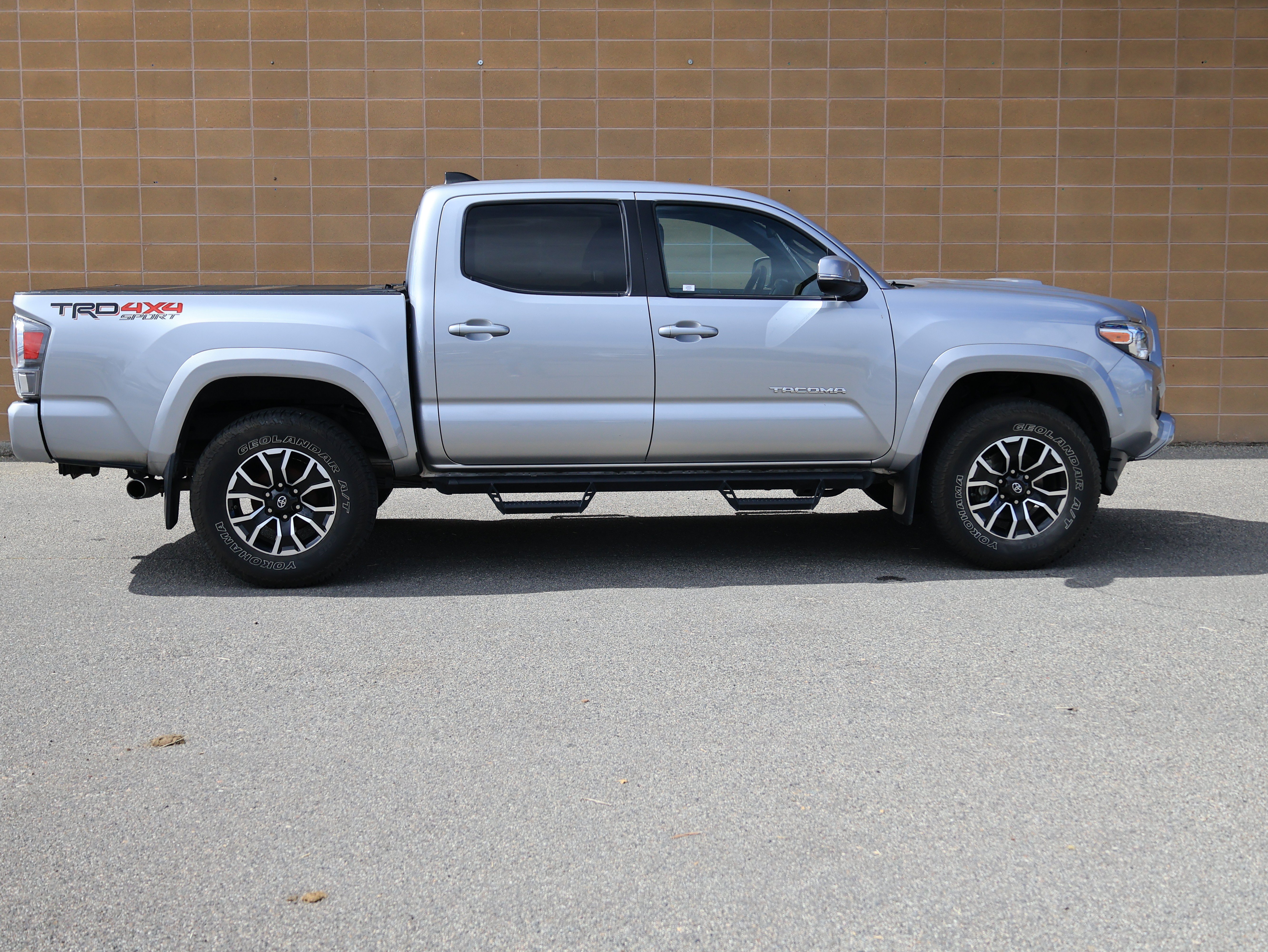 Used 2020 Toyota Tacoma TRD Sport w/ Technology Package AWD/4WD image 4