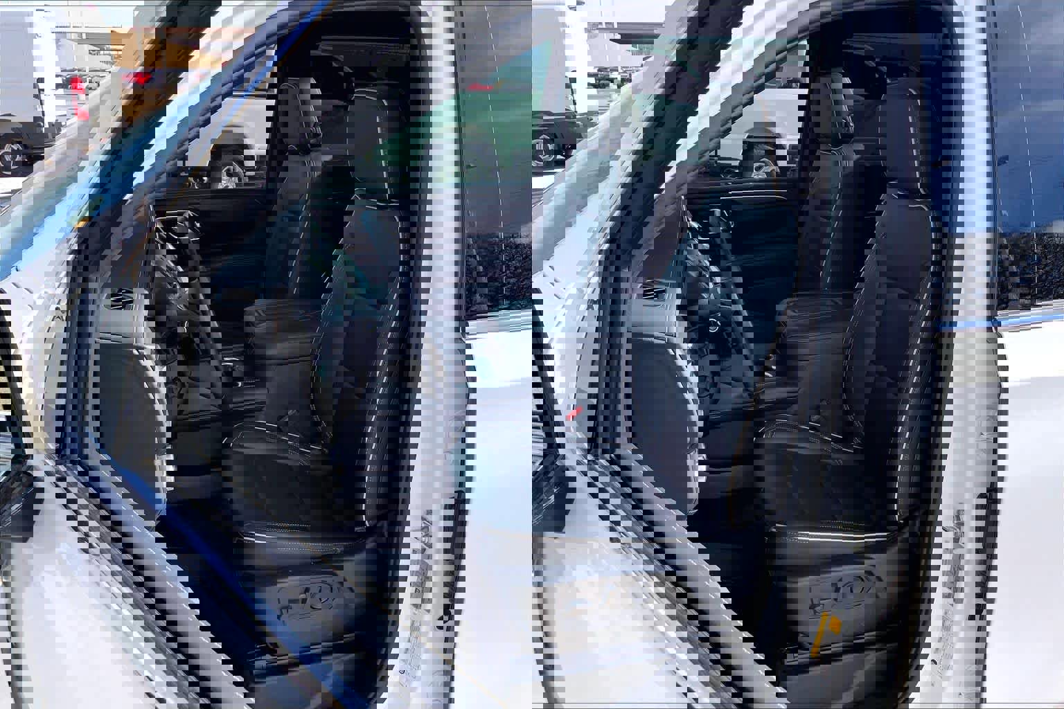 Used 2021 GMC Yukon XL SLT w/ SLT Premium Package image 9