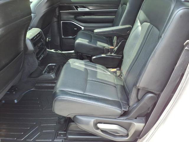 Used 2022 Jeep Wagoneer Series III w/ Premium Group I AWD/4WD image 10