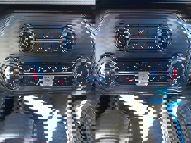 Certified 2023 Ford Bronco Black Diamond image 21