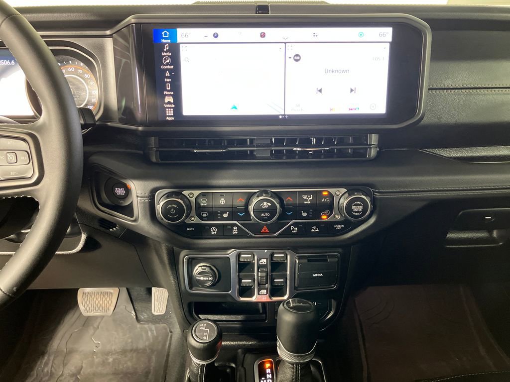 Used 2025 Jeep Gladiator Sport image 29