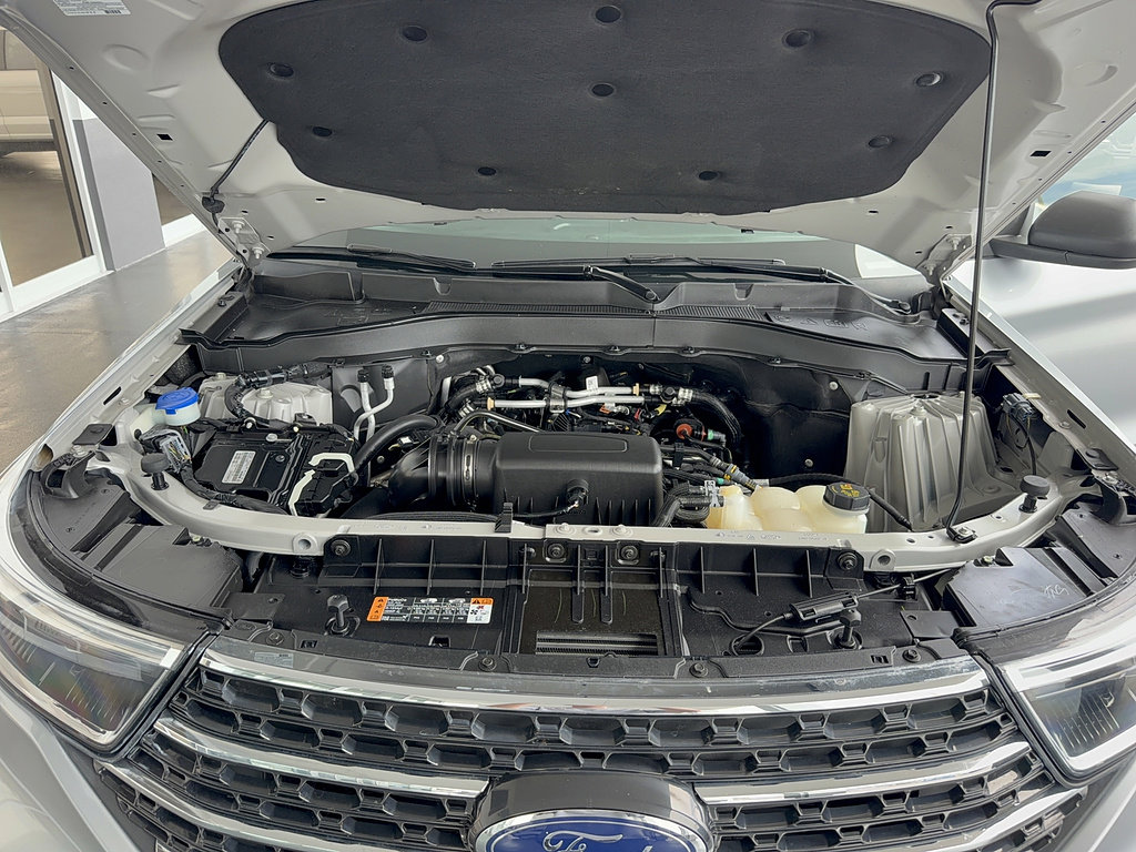 Certified 2023 Ford Explorer XLT w/ Equipment Group 202A RWD image 38