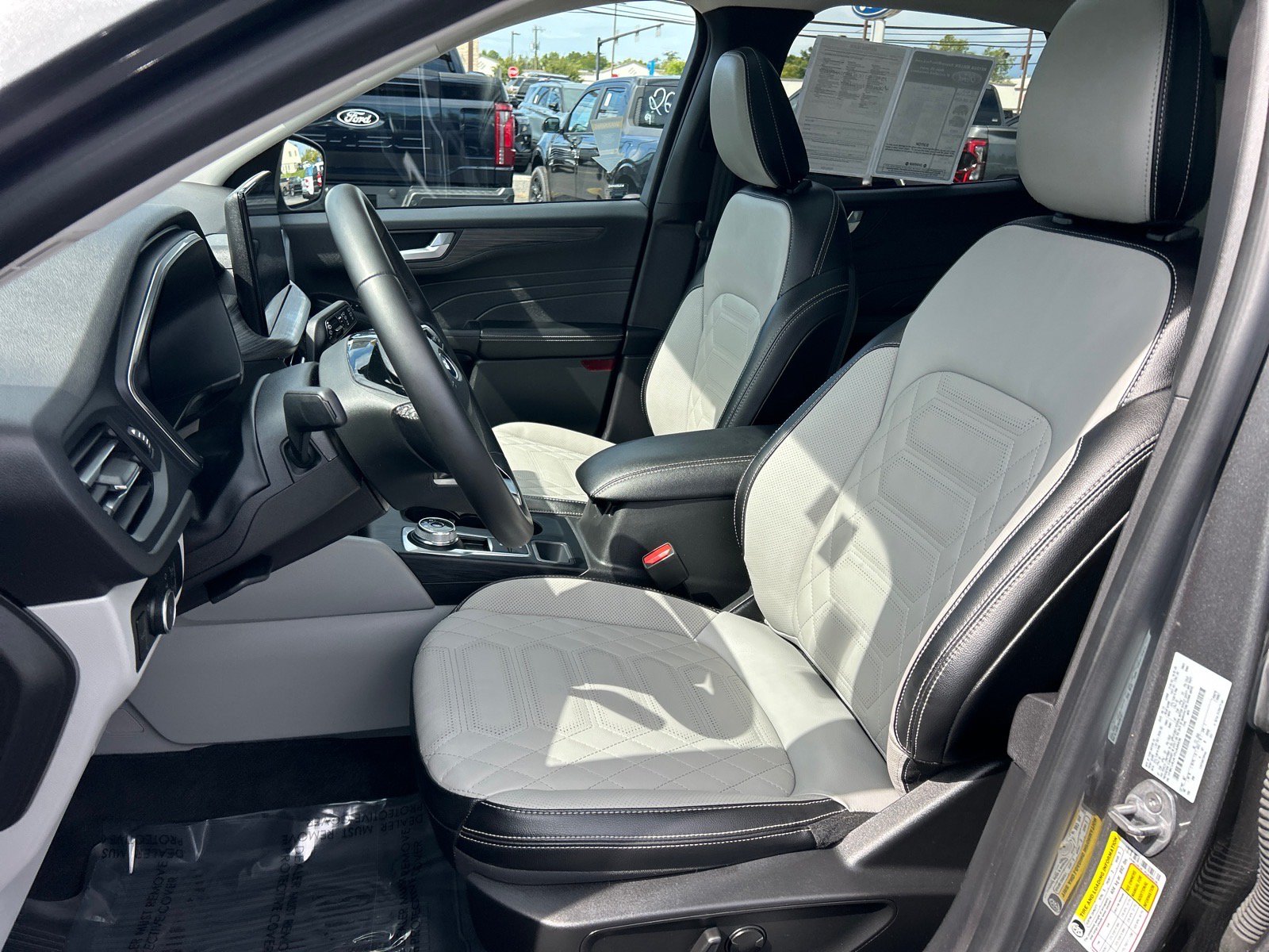 Certified 2023 Ford Escape Platinum w/ Premium Technology Package AWD/4WD image 8