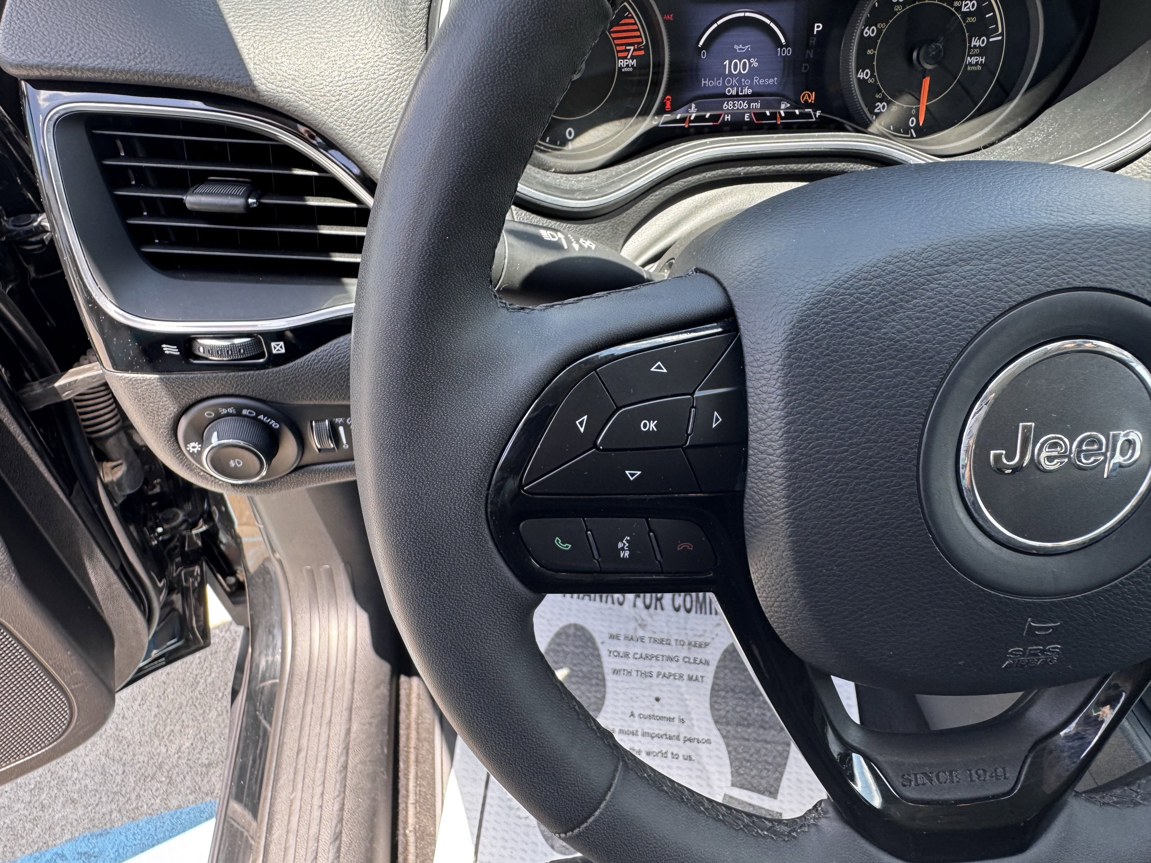 Used 2023 Jeep Cherokee Altitude Lux image 13