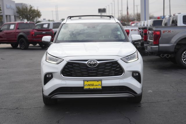 Used 2022 Toyota Highlander Platinum image 3