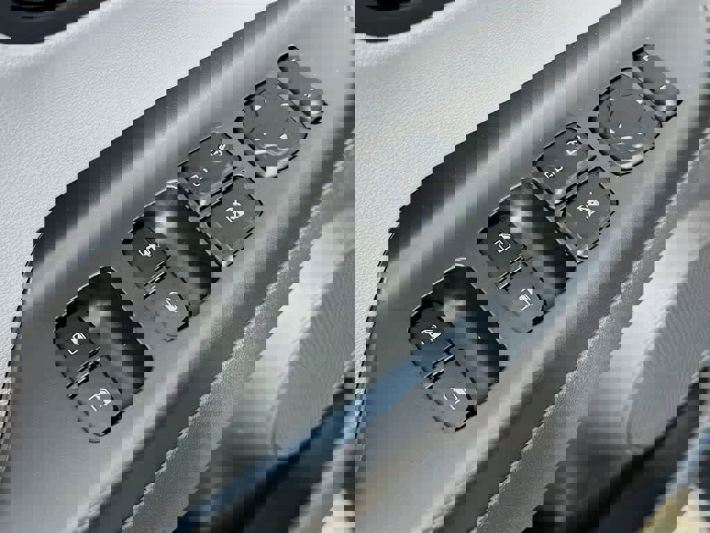 Used 2023 Hyundai Kona SE w/ Cargo Package image 28