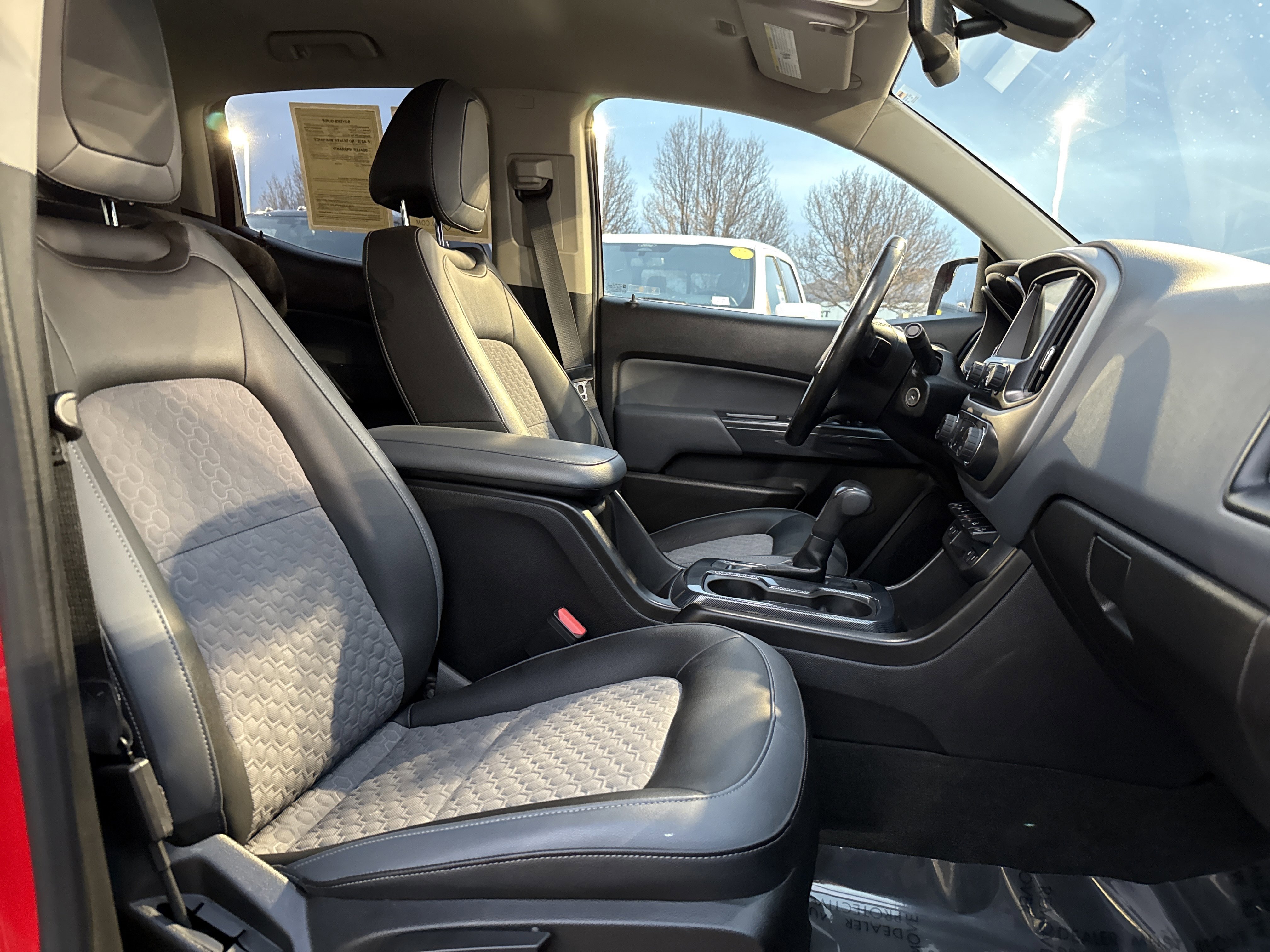 Used 2017 Chevrolet Colorado Z71 image 29